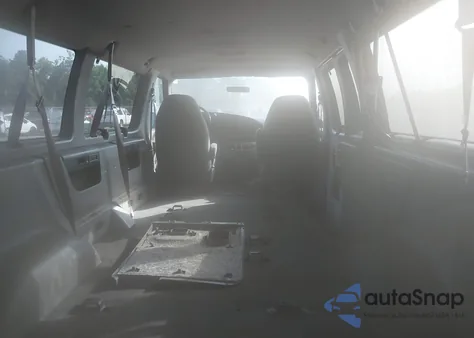 1999 Ford E-350 Super Duty Xl/Xlt из США, поврежденный, VIN 1FBSS31S5XHA73353